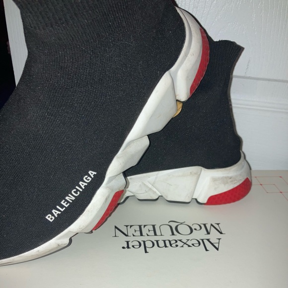 I am selling these because I want a new wardrobe - Picture 2 of 6